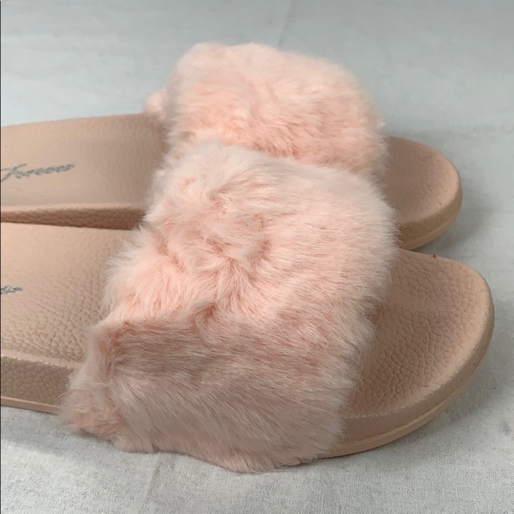 Pink Furry Slides - Picture 2 of 3